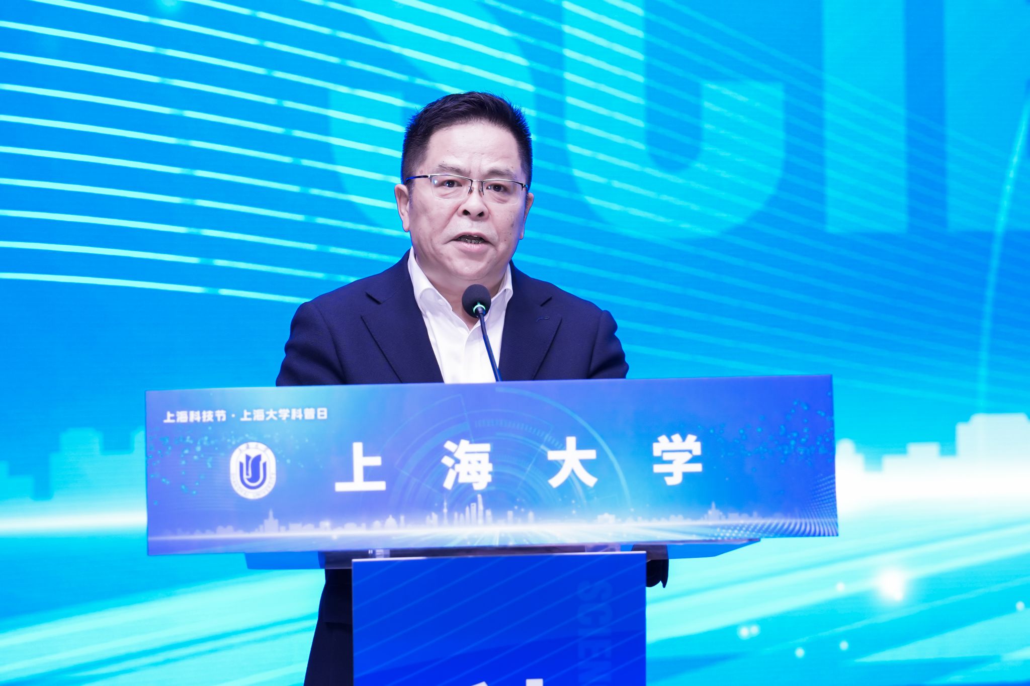 王校.jpg 王校.jpg